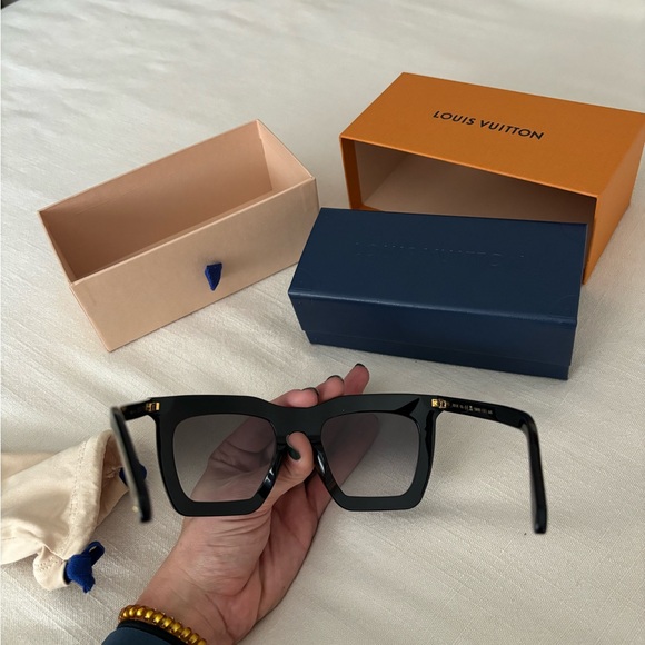 Louis Vuitton sunglasses (Brand new) - Picture 7 of 9